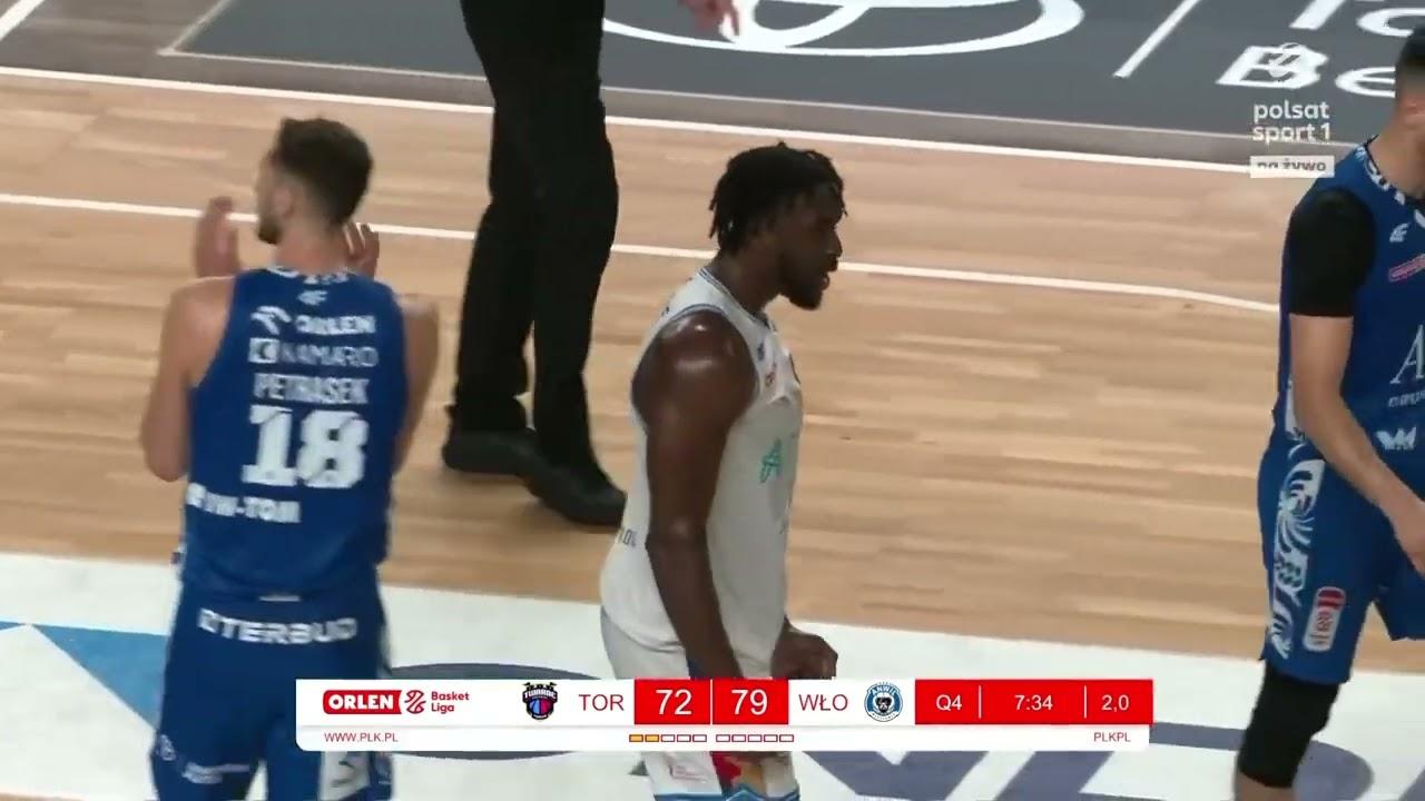 Abdul-Malik Abu pakuje z faulem