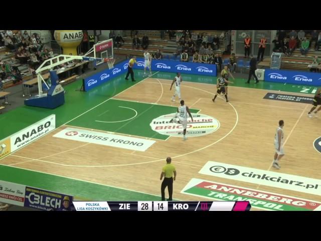 Thomas Kelati - buzzer z kolanka na koniec kwarty!