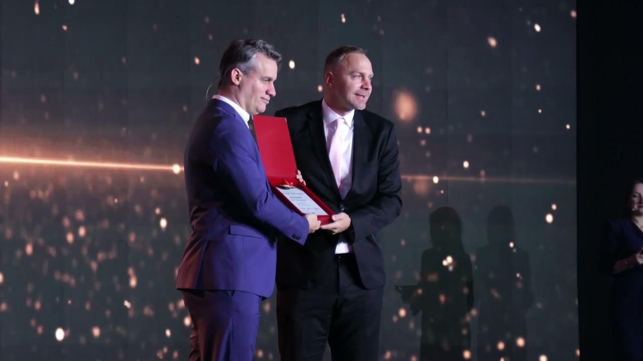 Prezes Łukasz Koszarek z nagrodą "Lider Sport Biznes Polska"