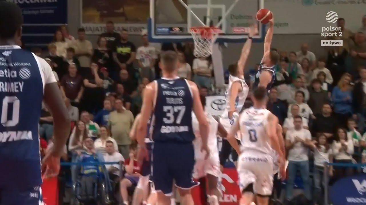 Jakub Garbacz pakuje nad centrem!