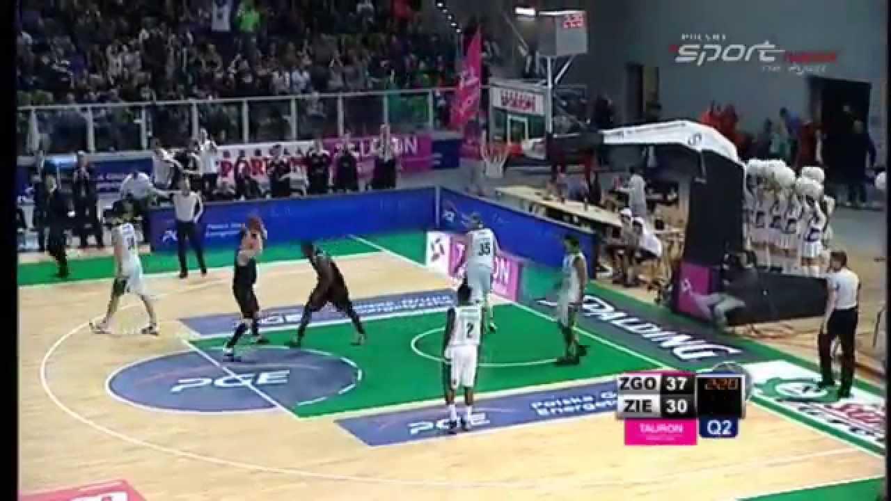 Mega alley-oop Mardy Collins - Chris Wright - PGE Turów Zgorzelec