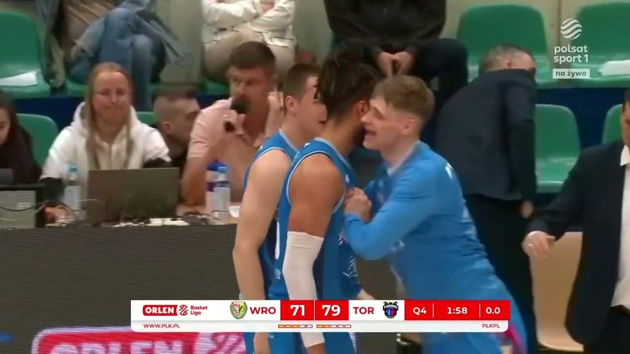  Barret Benson dobija nad obrońcą!