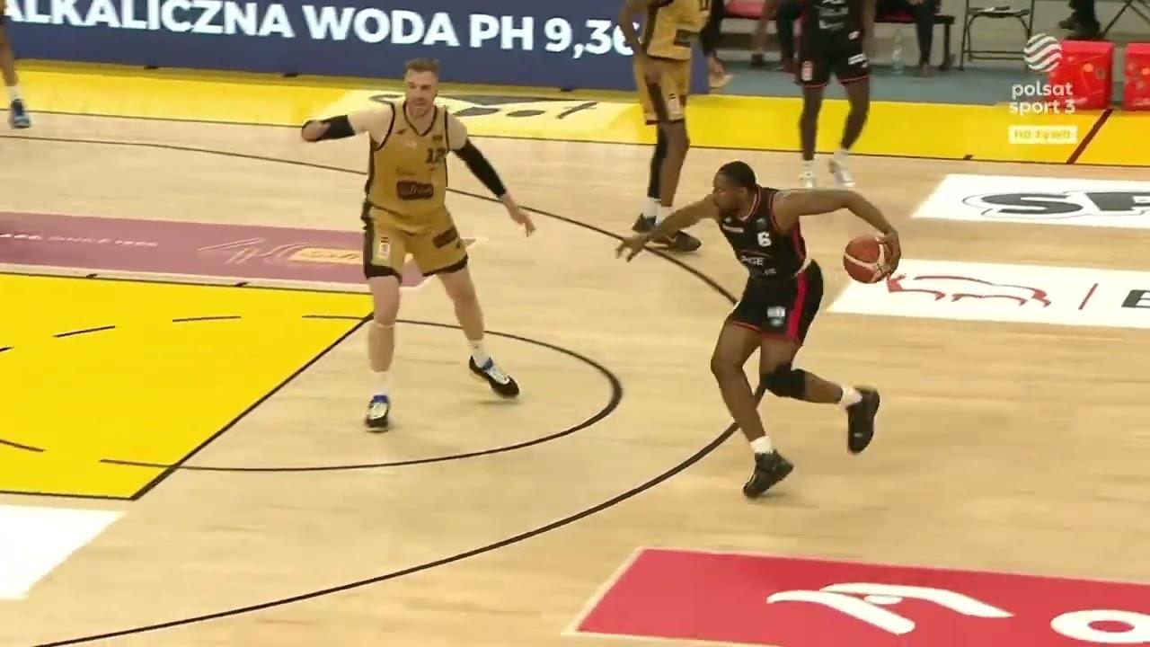 Marcus Weathers świetnie w obronie