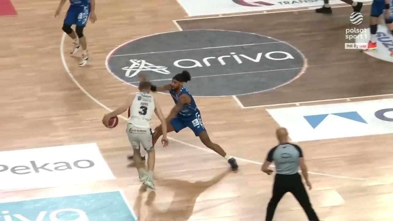 Divine Myles za trzy równo z syreną!
