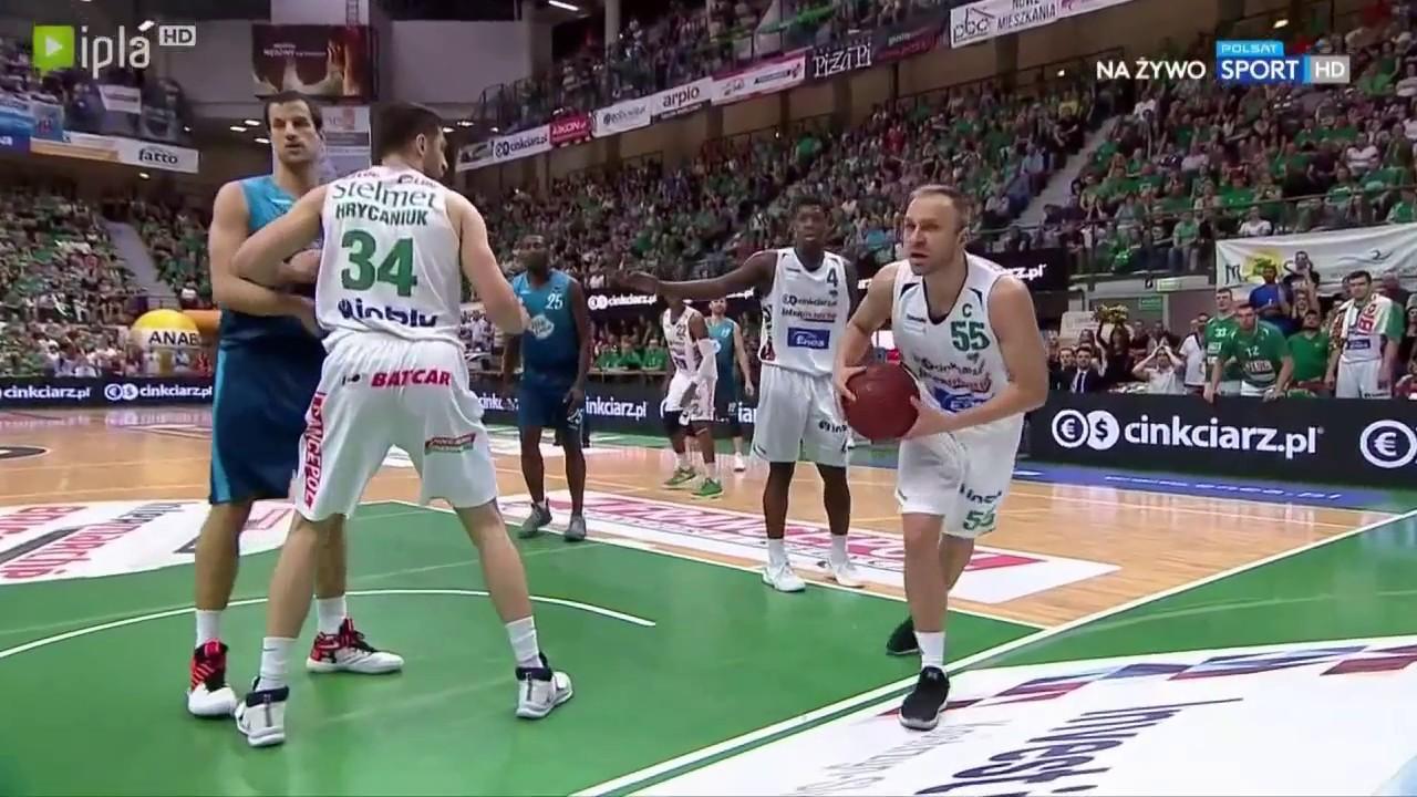 Łukasz Koszarek    blokuje do deski! #PLKPL