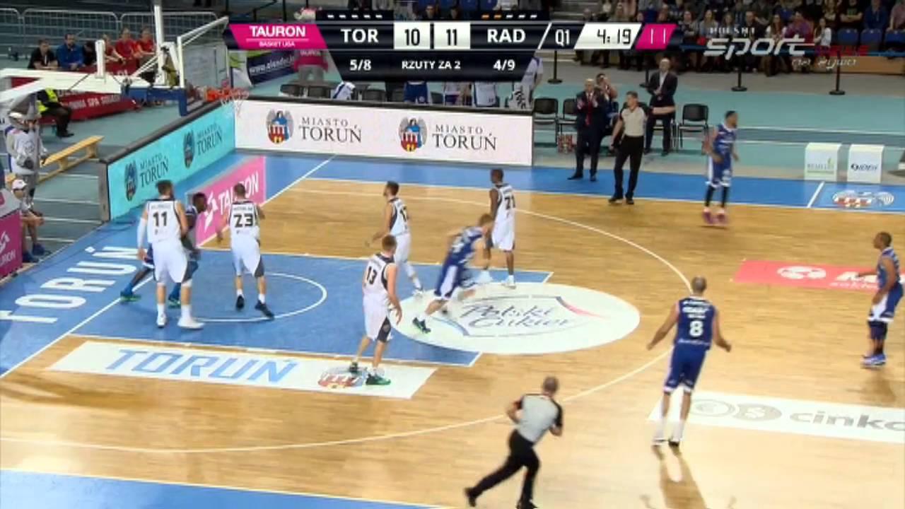 Kim Adams nad koszem!
