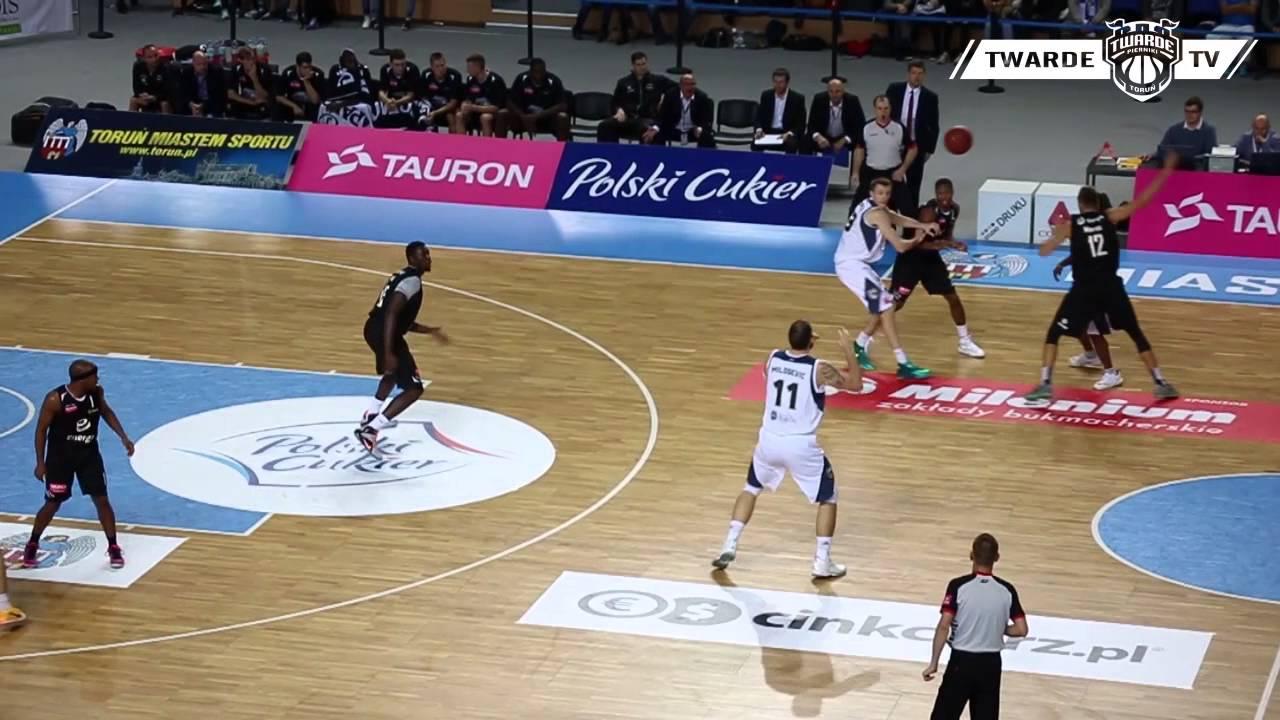 Stevan Milosevic pass Maksym Korniienko