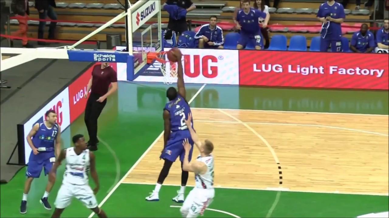 Jakub Zalewski znakomita asysta, Kenny Manigault efektowny wsad!