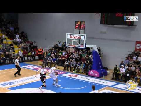 Patrik Auda efektowny Dunk  (20 grudnia 2014 r.)
