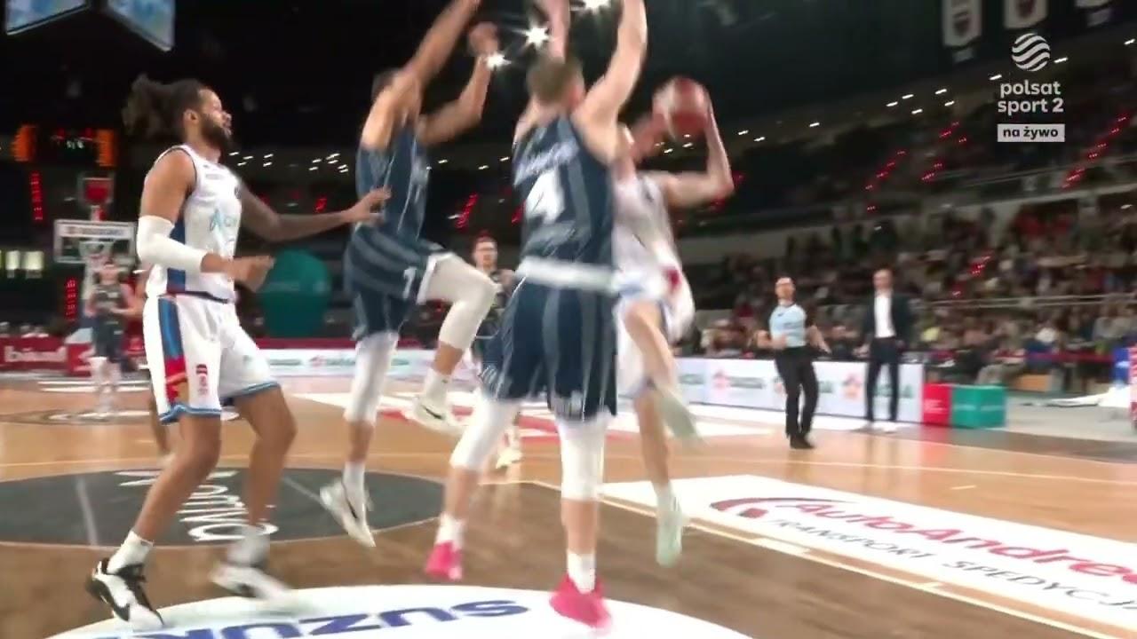 Denzel Andersson efektownie blokuje kontrę
