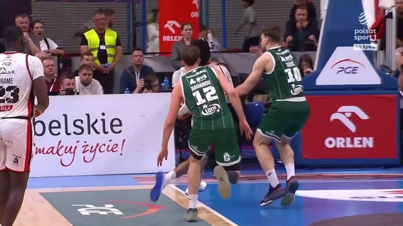 Mate Vucić efektownie blokuje