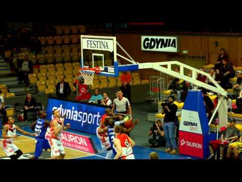 Callistus Eziukwu monster blok! - SLOW MOTION - Gdynia Basket Cup 2015