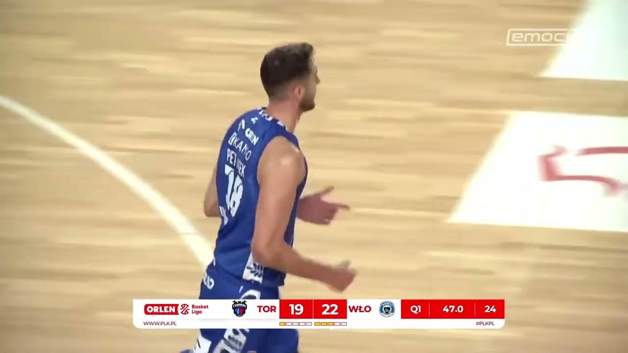 Luke Petrasek pakuje nad obrońcą!