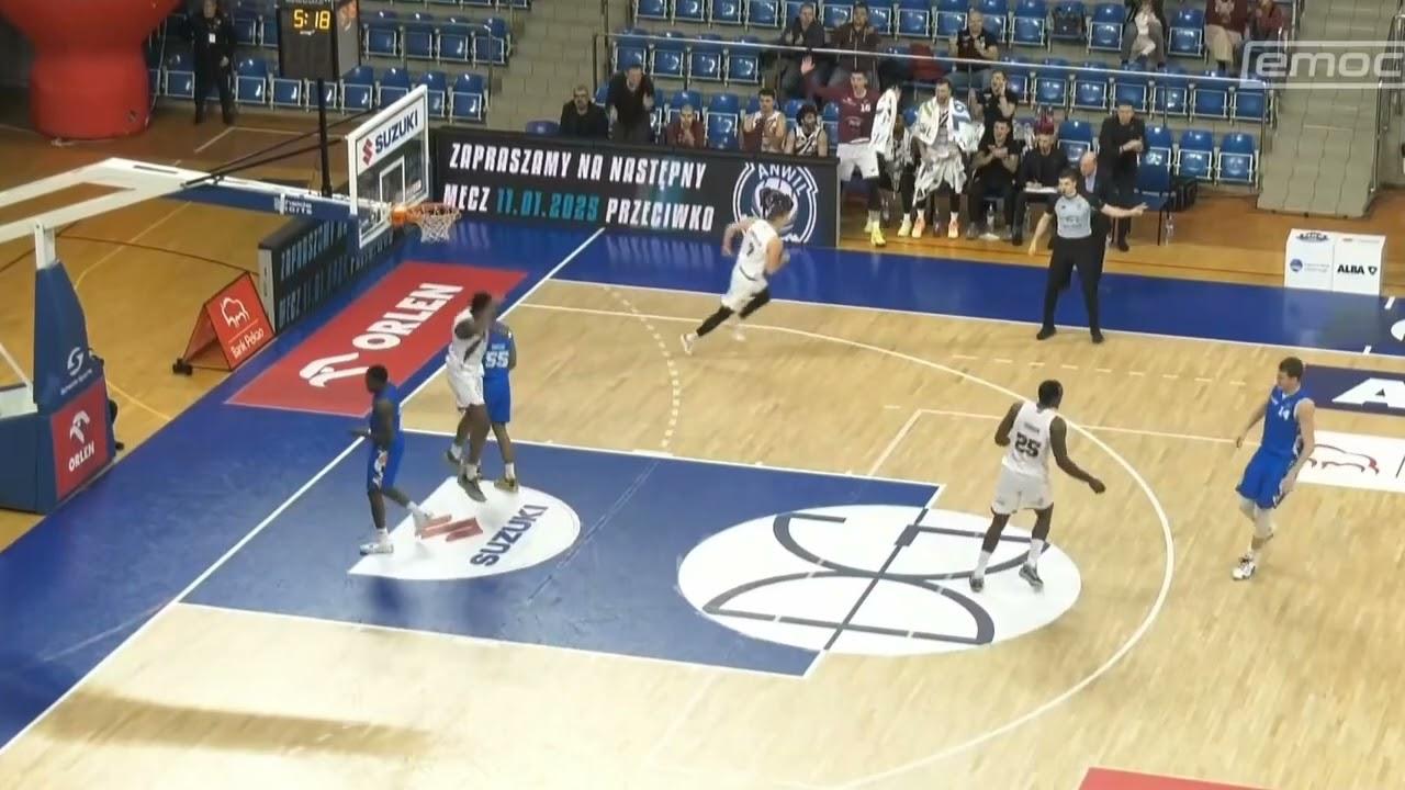 Alley-oop i blok! PGE Spójnia efektownie! #ORLENBasketLiga #PLKPL