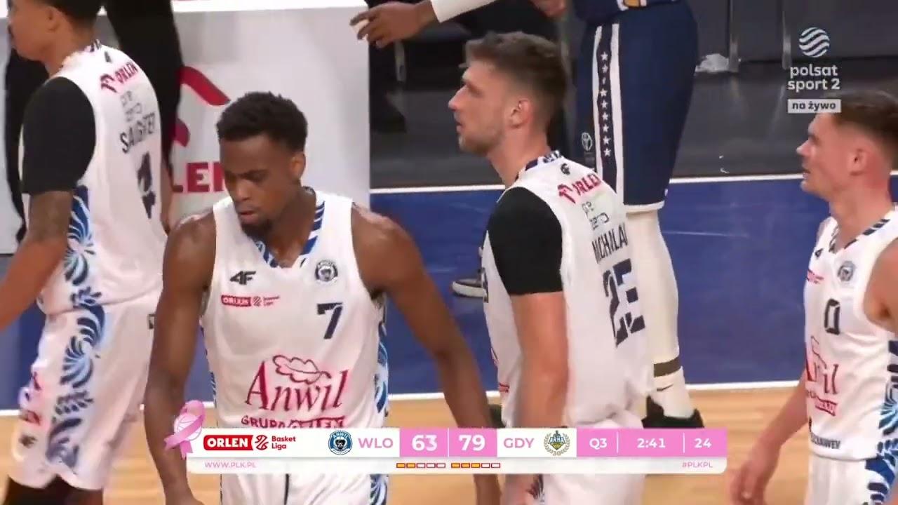 Alley-oop z połowy boiska!