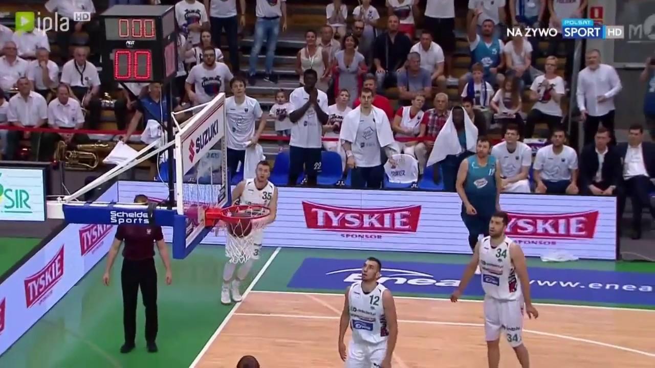 Wiśniewski za trzy na koniec kwarty! #PLKPL