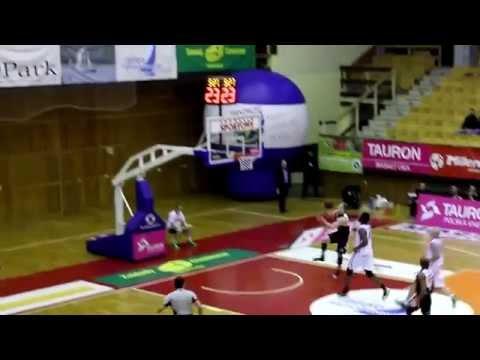 Karol Gruszecki - blok i wsad w kontrze!