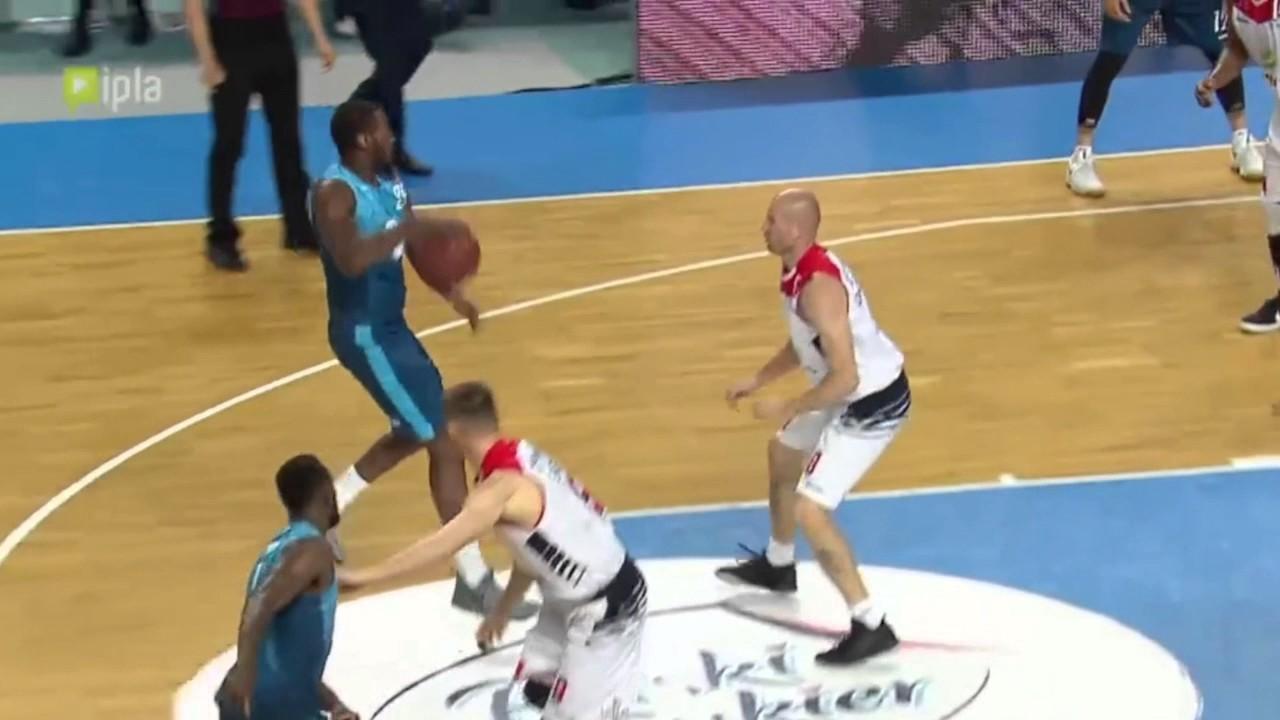 Kyle Weaver - no look pass! #PLKPL