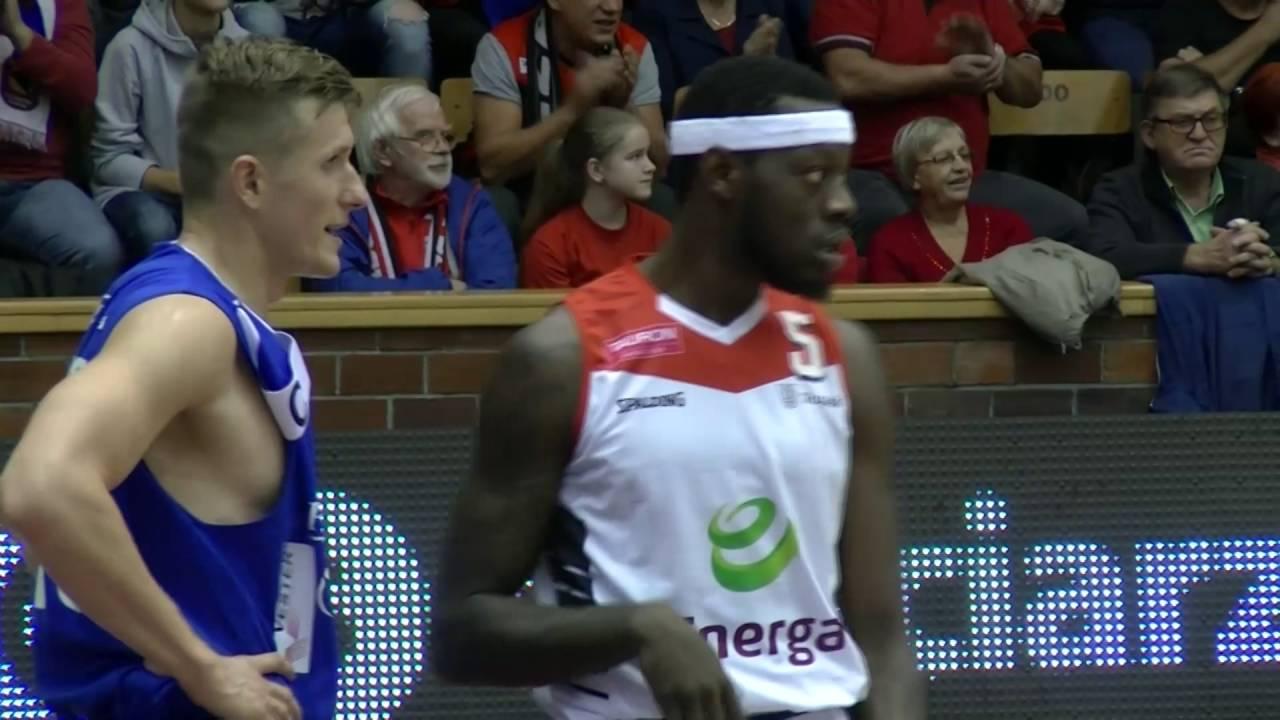 Skrót meczu: ENERGA CZARNI Słupsk 78:79 Polfarmex Kutno