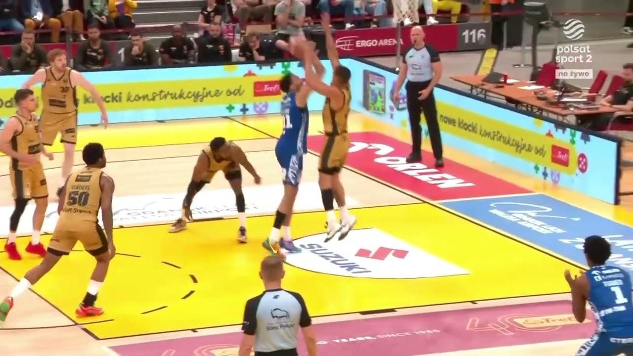 Nick Johnson efektownie blokuje