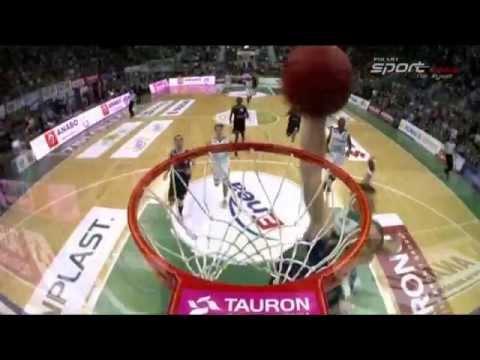 Filip Dylewicz efektownie w kontrze - Tauron Basket Liga