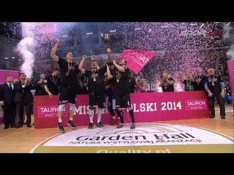 Dekoracja złotych i srebrnych medalistów Tauron Basket Ligi w sezonie 2013/2014