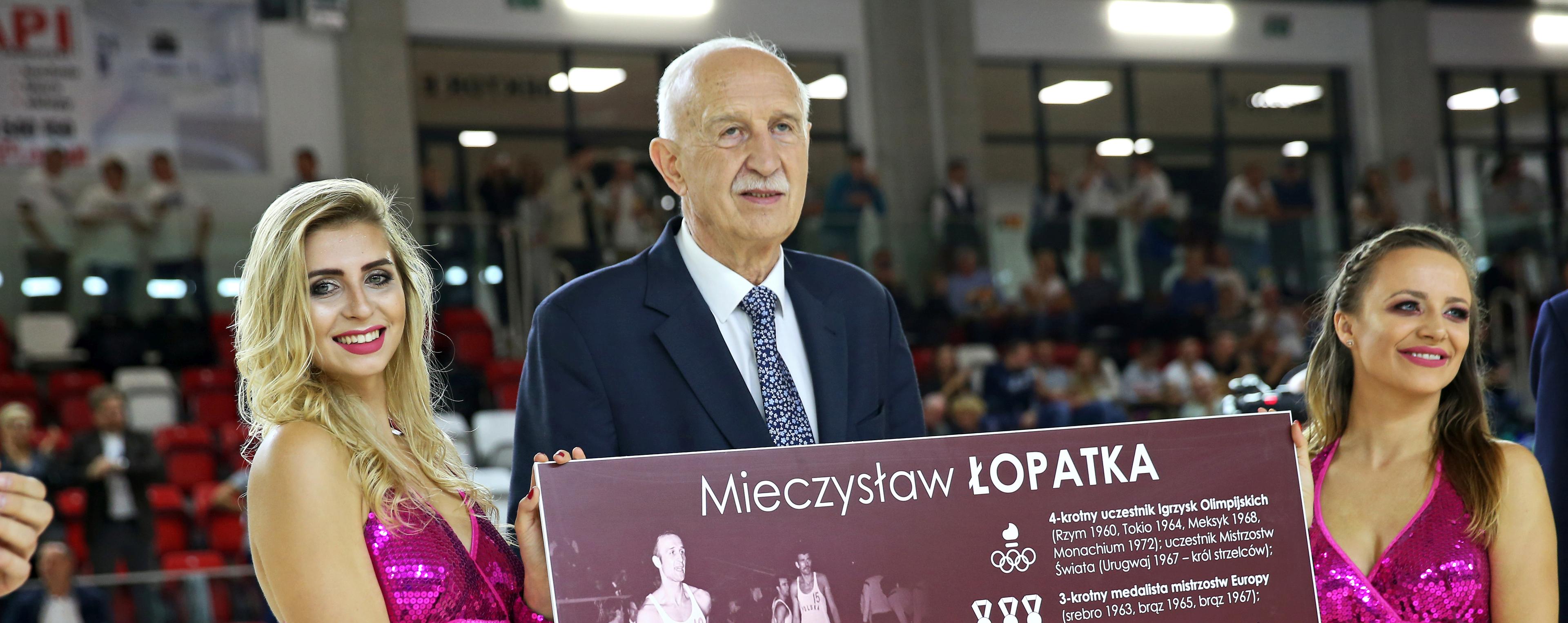 Mieczysław Łopatka w Hall of Fame FIBA