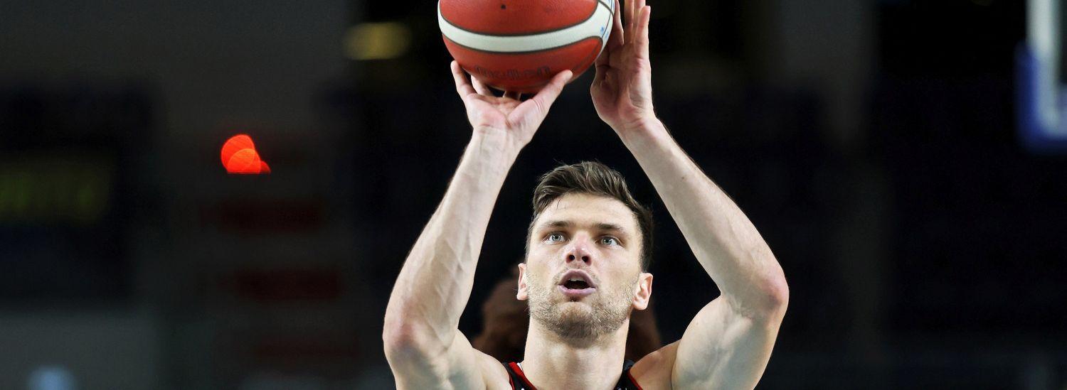 Kluczowe rzuty Michalaka, Grupa Sierleccy Czarni wygrywają z Kingiem