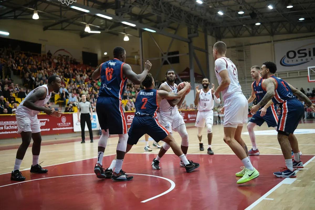 FIBA Europe Cup: Zespół z Rumunii wygrywa w Stargardzie