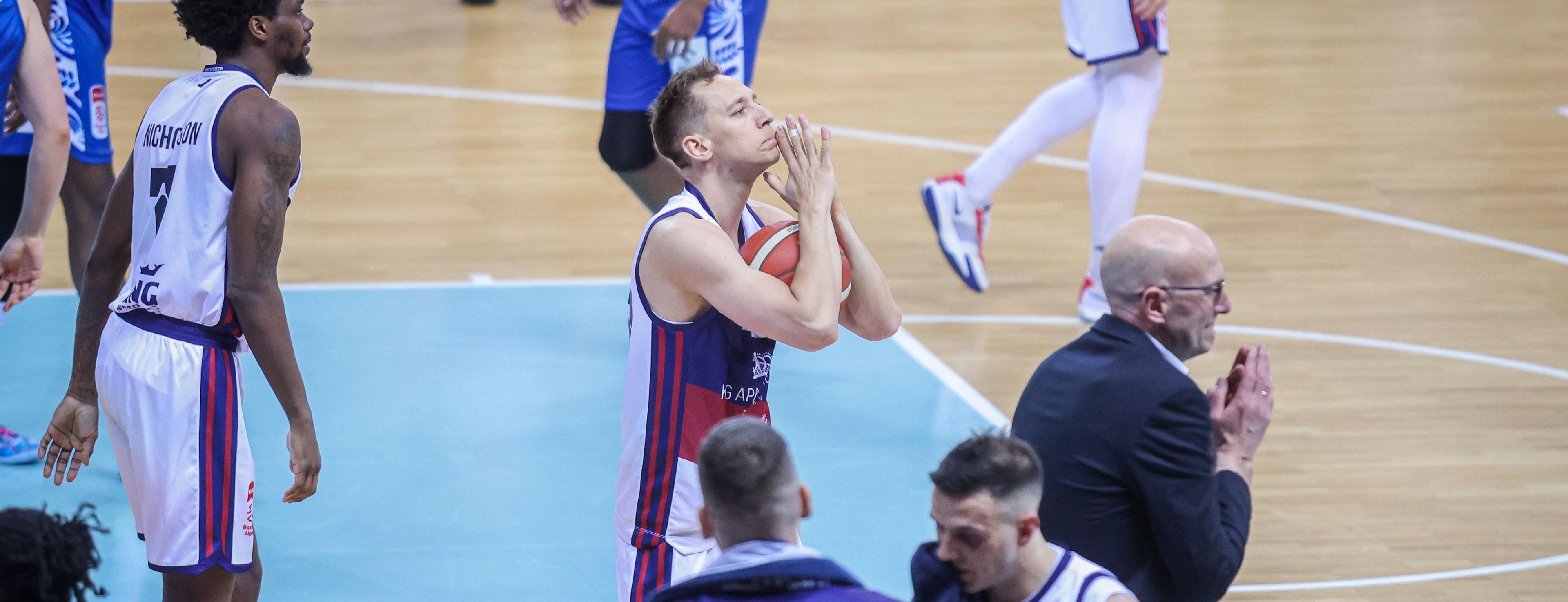 Brenk zagra w Toruniu