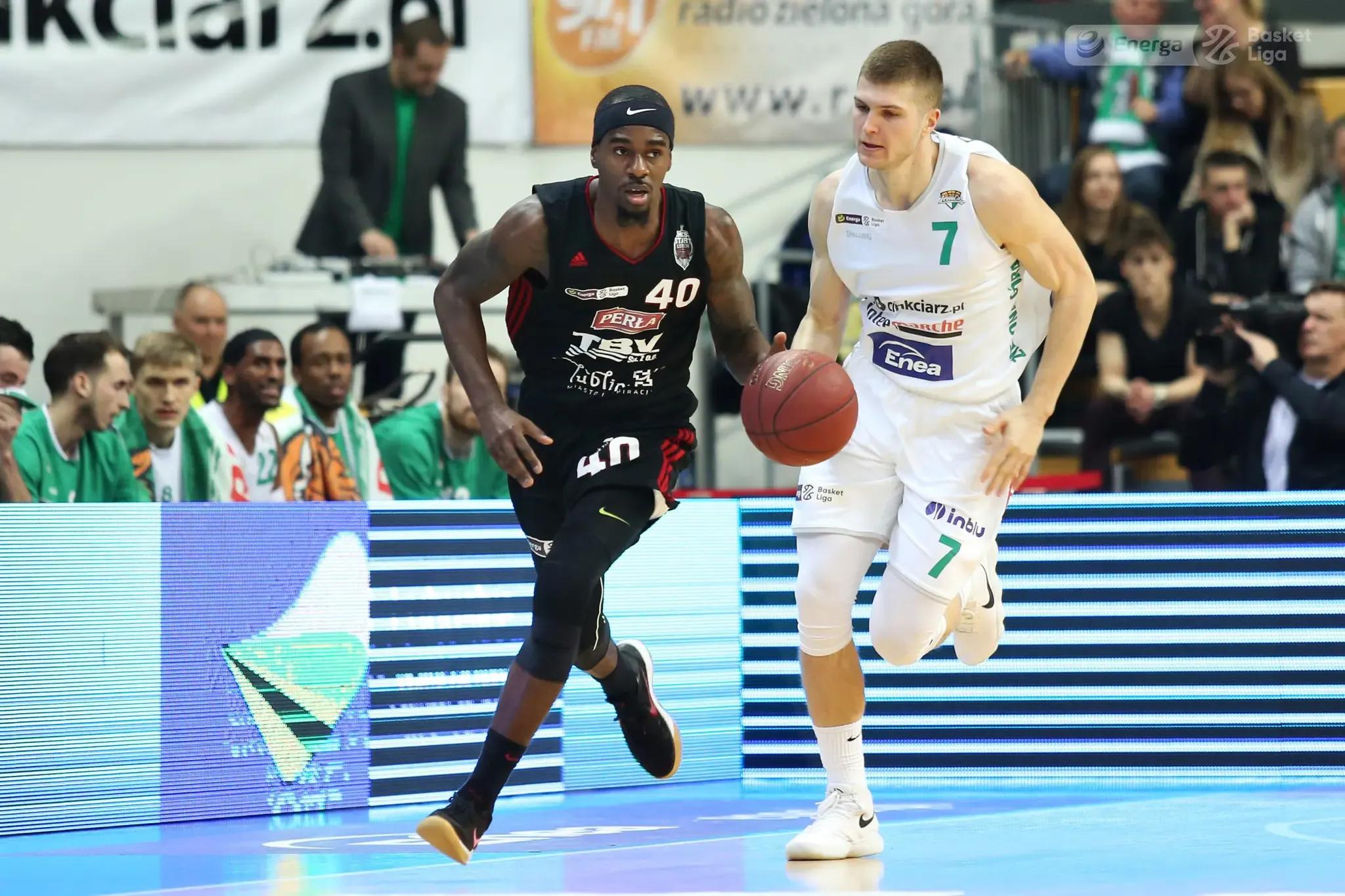 Chavaughn Lewis wraca do OBL