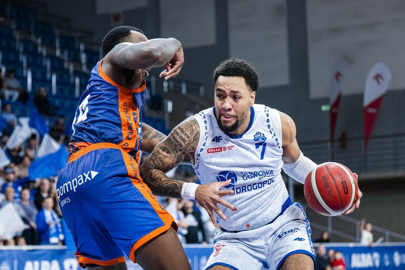 Świetna druga połowa MKS i wygrana w derbach!