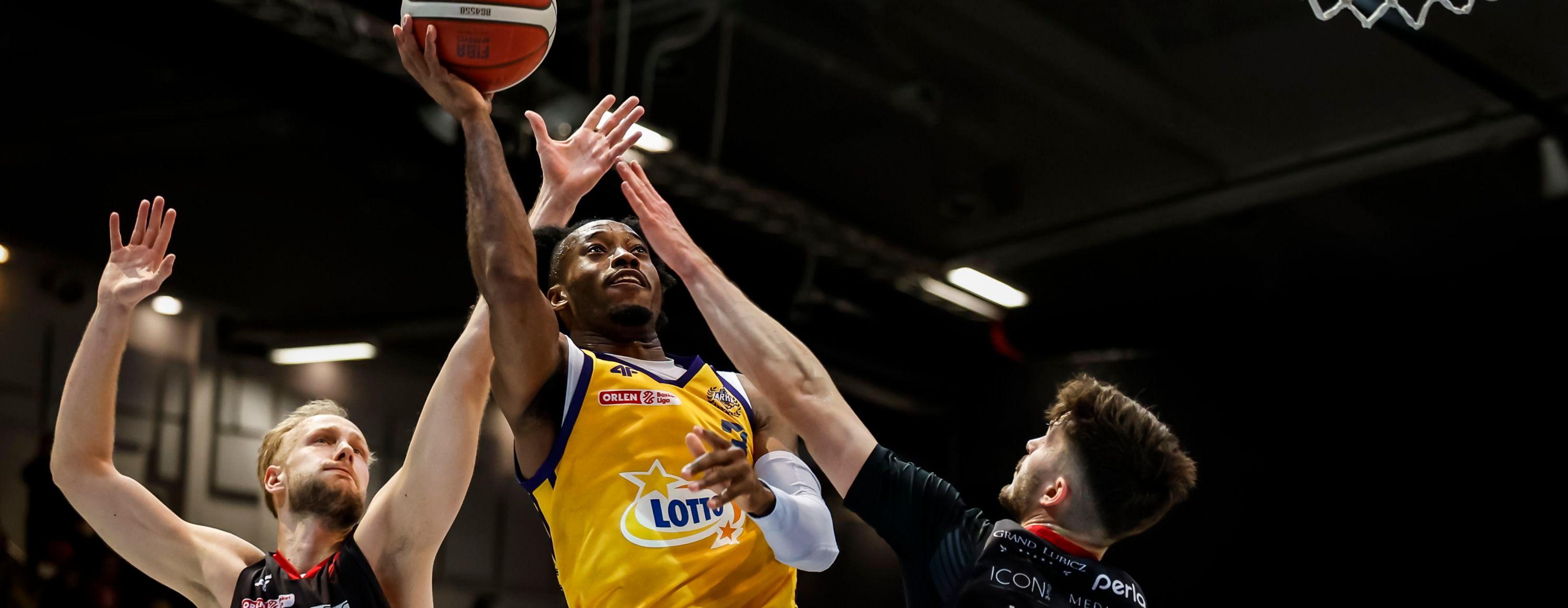 AMW Arka wygrywa z Energą Czarnymi