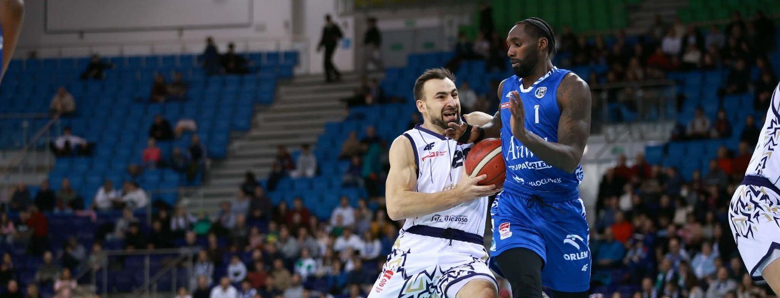 King wygrywa z Anwilem!