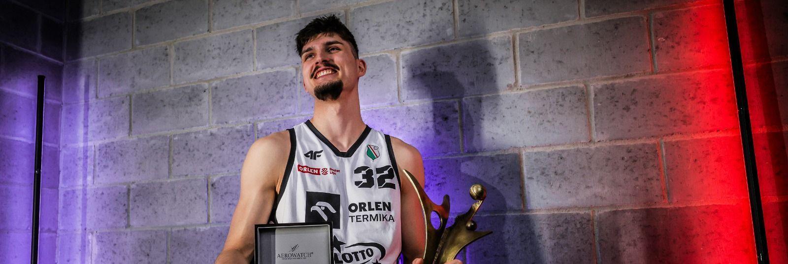 Wideo: Maksymilian Wilczek w Aerowatch Konkursie Rzutów za 3 Punkty