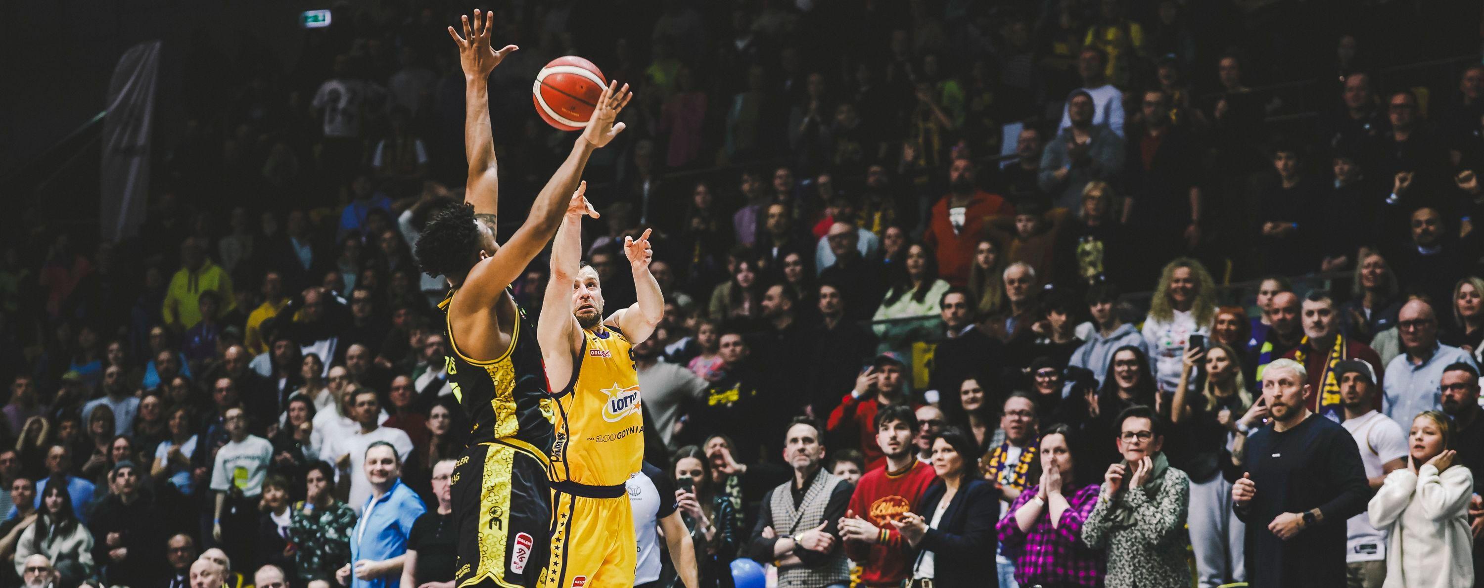 Co za rzut równo z syreną! Kamil Łączyński opisuje: Wyrzuciłem piłkę