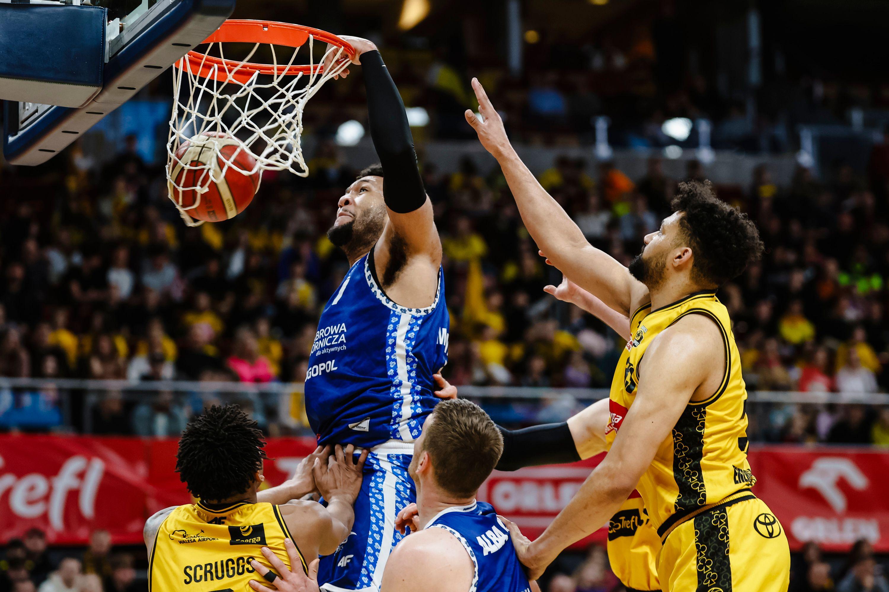 MKS pewnie pokonuje Energa Trefla!