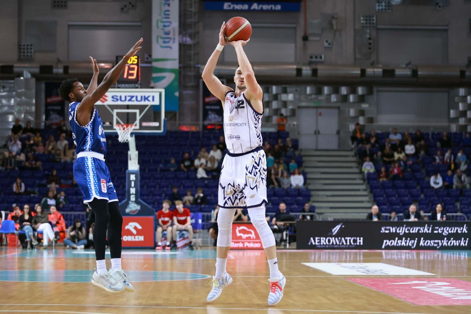 Ofensywny King pokonuje MKS