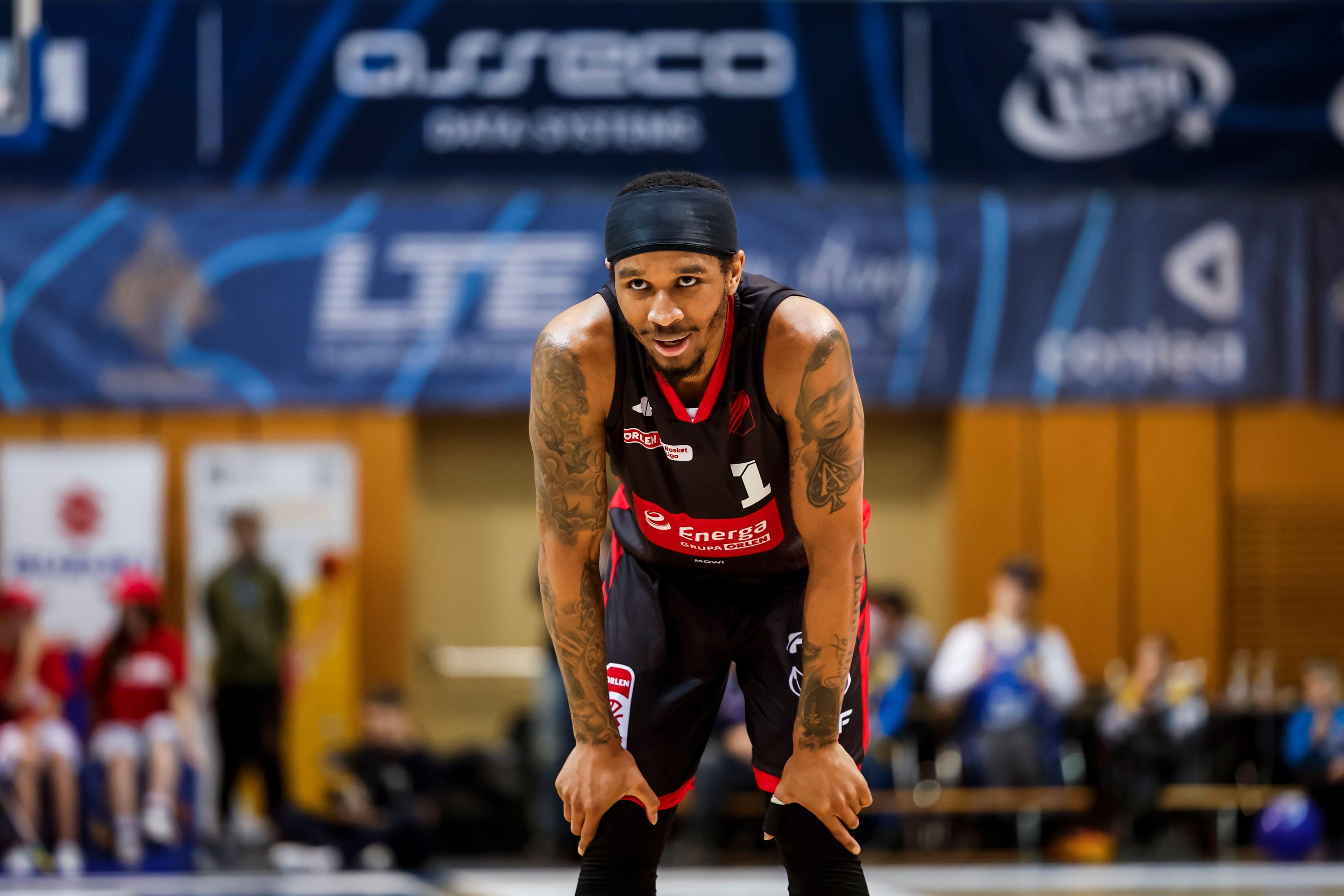 Duffy i Tomczak poprowadzili Energa Czarnych do wygranej