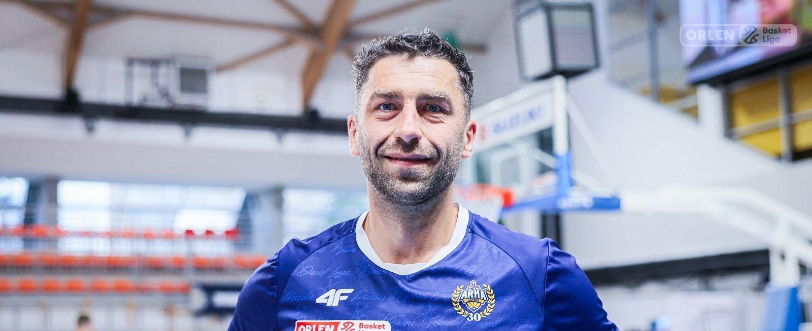 Adam Hrycaniuk zakończył koszykarską karierę
