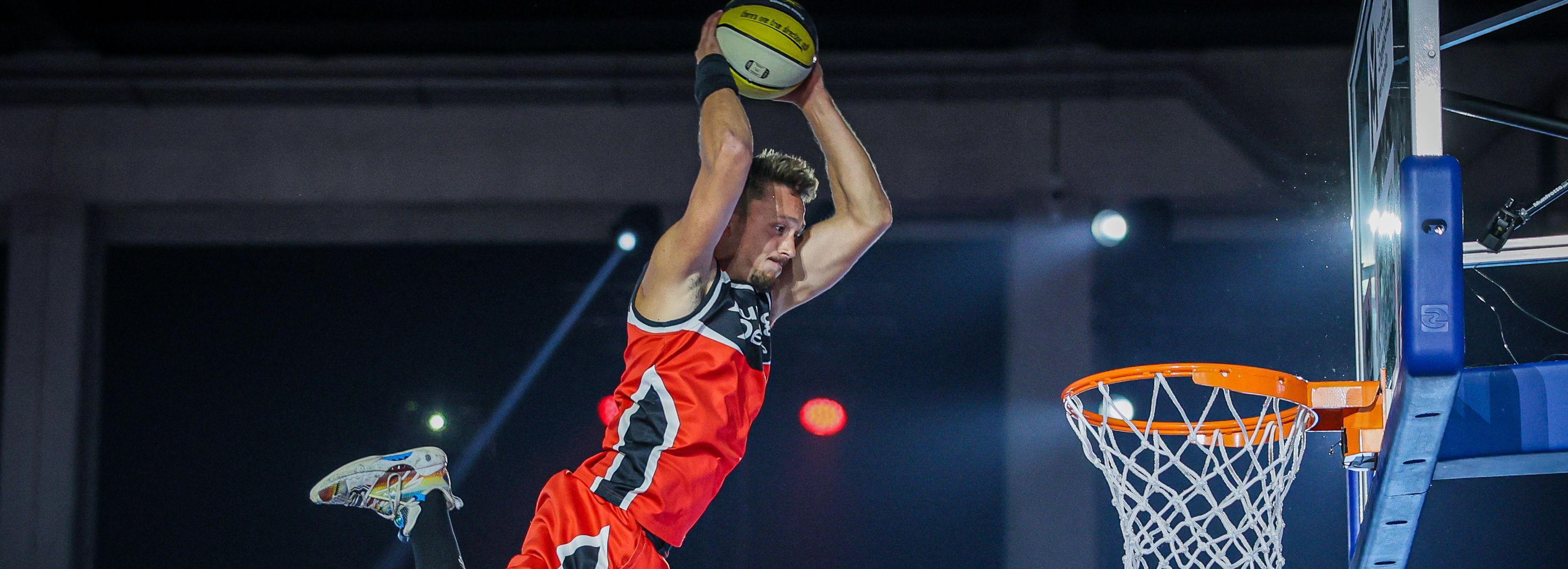 Wideo: Dunking Devils show!