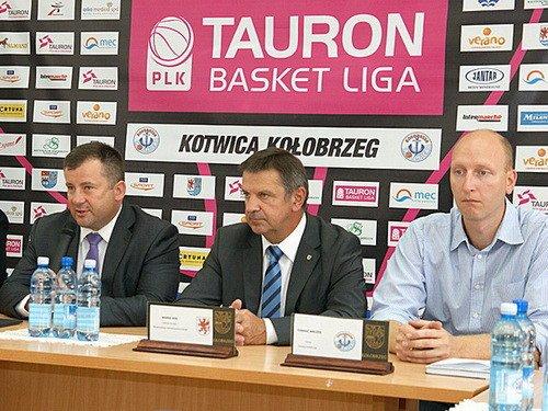 Kotwica odkryła karty