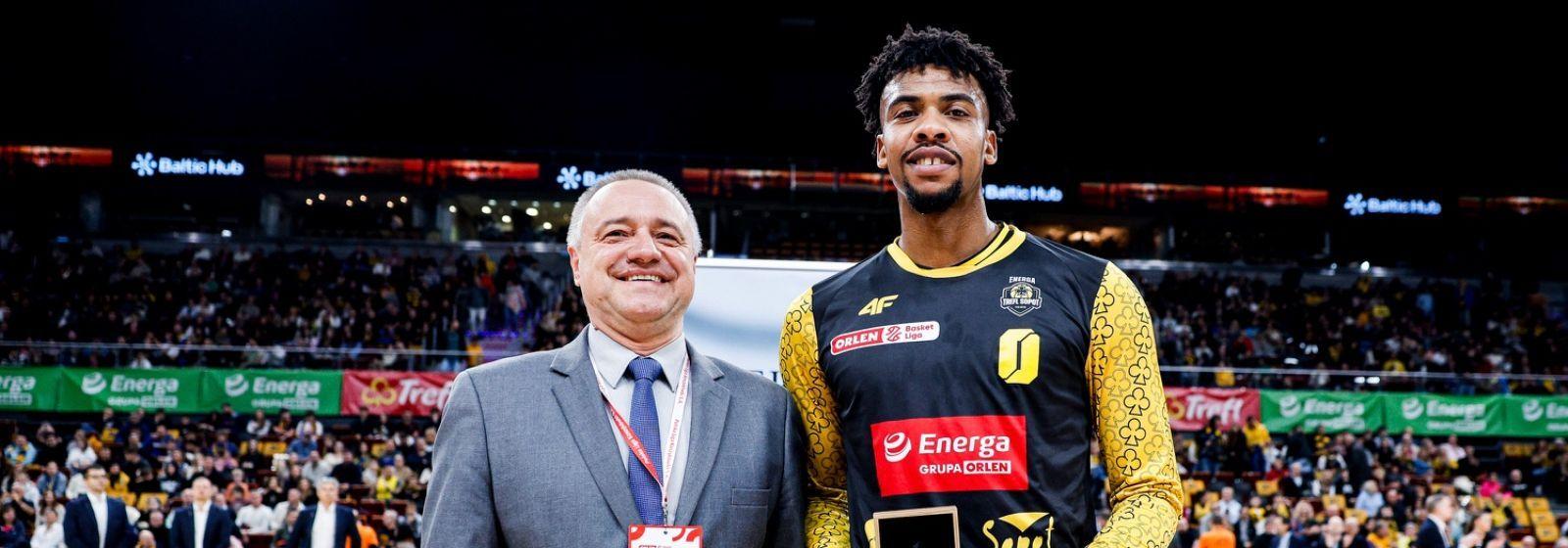 Paul Scruggs MVP października