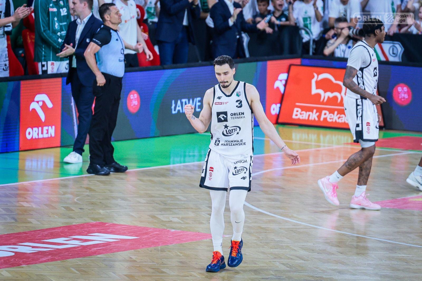 Zawodnicy Legii po zdobyciu złota OBL